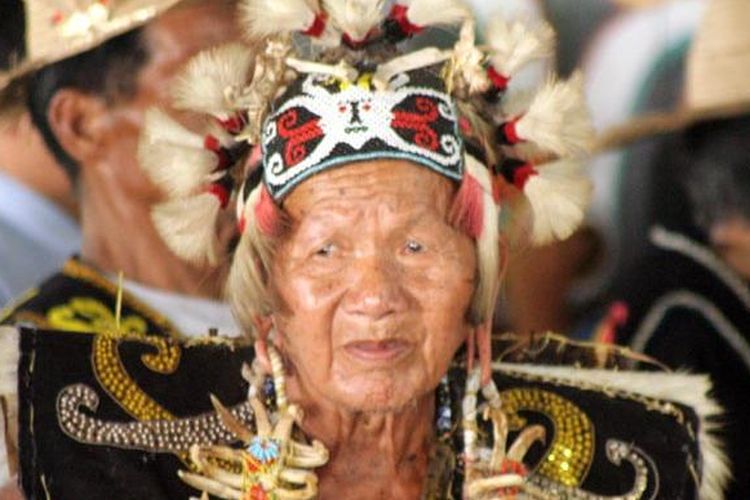 Telingaan Aruu, Tradisi Kuping Panjang Khas Suku Dayak yang Mulai  Ditinggalkan Halaman all - Kompas.com